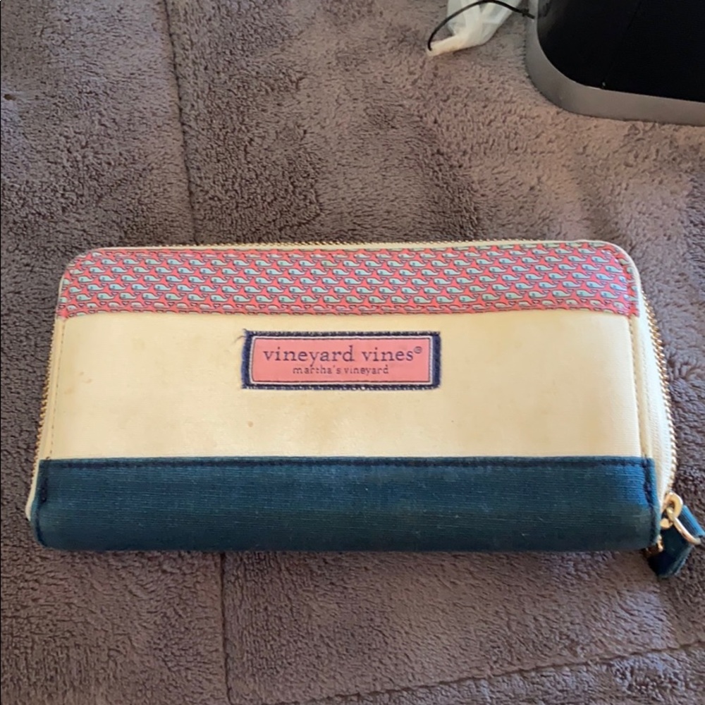 Vineyard Vines Continental Whale zip around wallet